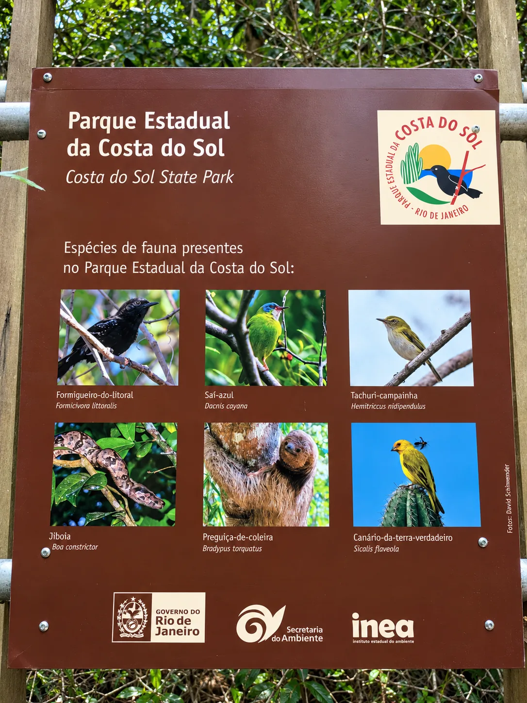 Placa informativa sobre a fauna do Parque Estadual da Costa do Sol