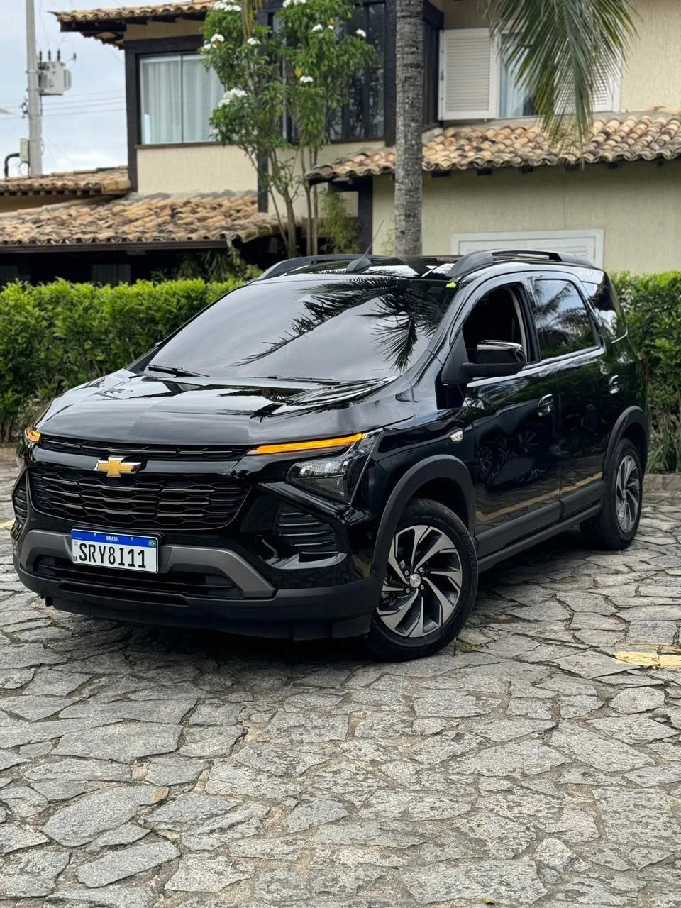 SUV preto preparado para atendimento privativo